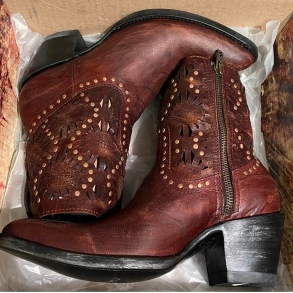 NIB Old Gringo Women's Reeve Plata Sin Snow Short Leather Boots Size 6B
$350 - Picture 2 of 14